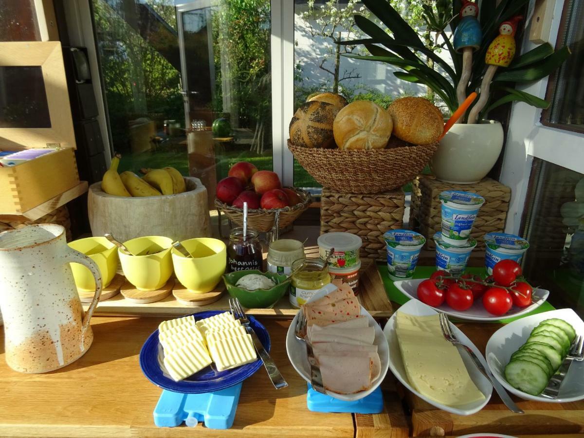 Wohlfuehlhaus Immenstaad Bed & Breakfast อิมเมนชตาด อัม โบเดนเซ ภายนอก รูปภาพ